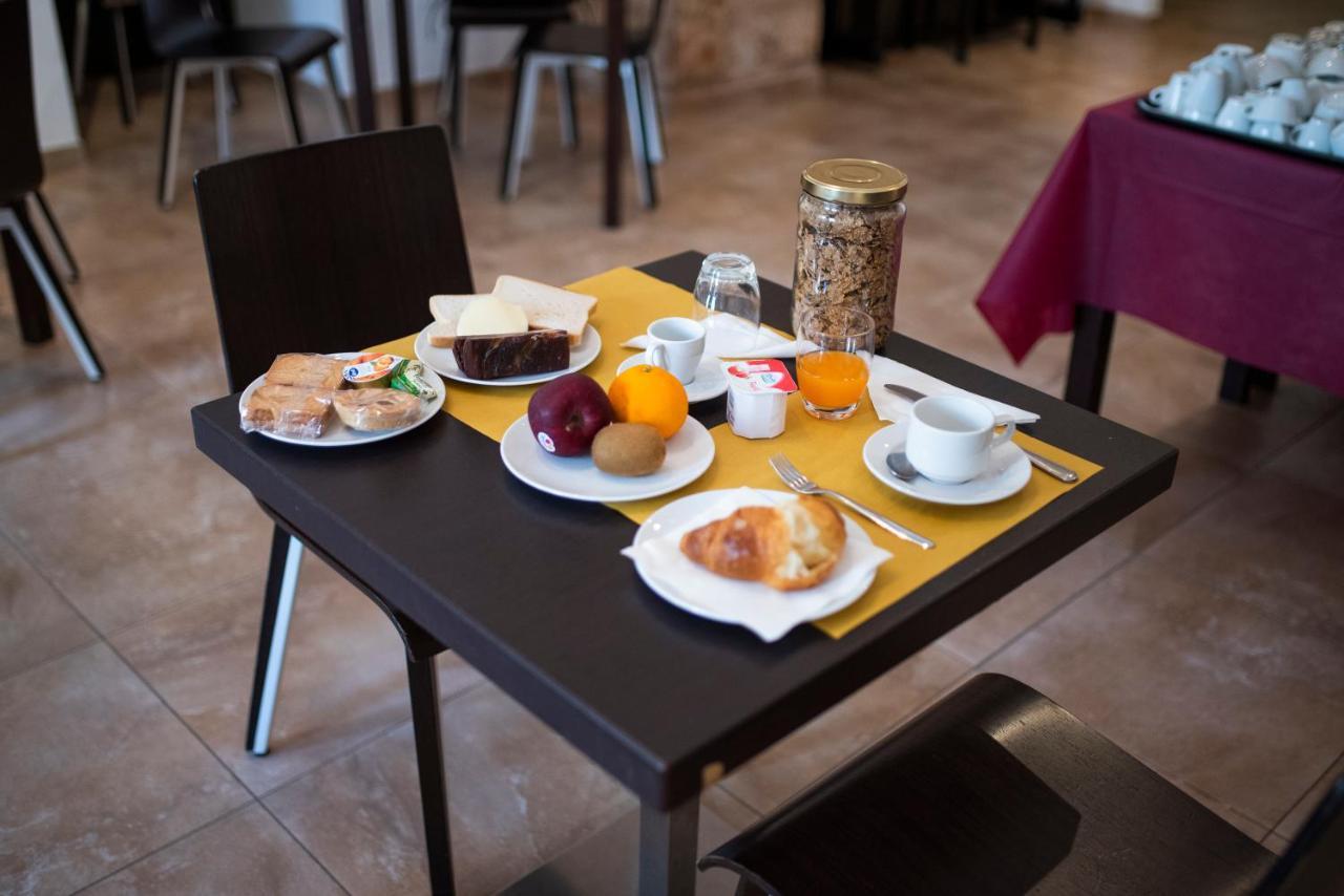 Albergo Ristorante Del Cacciatore Foggia Ngoại thất bức ảnh